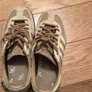 Adidas Men's Beige and Cream Sneakers spezial